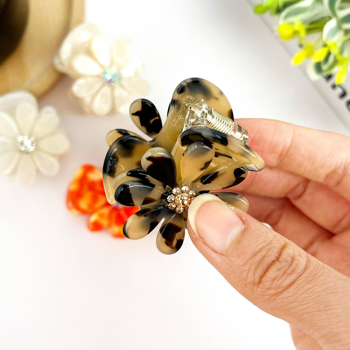 Fresh as a Daisy Claw Clip