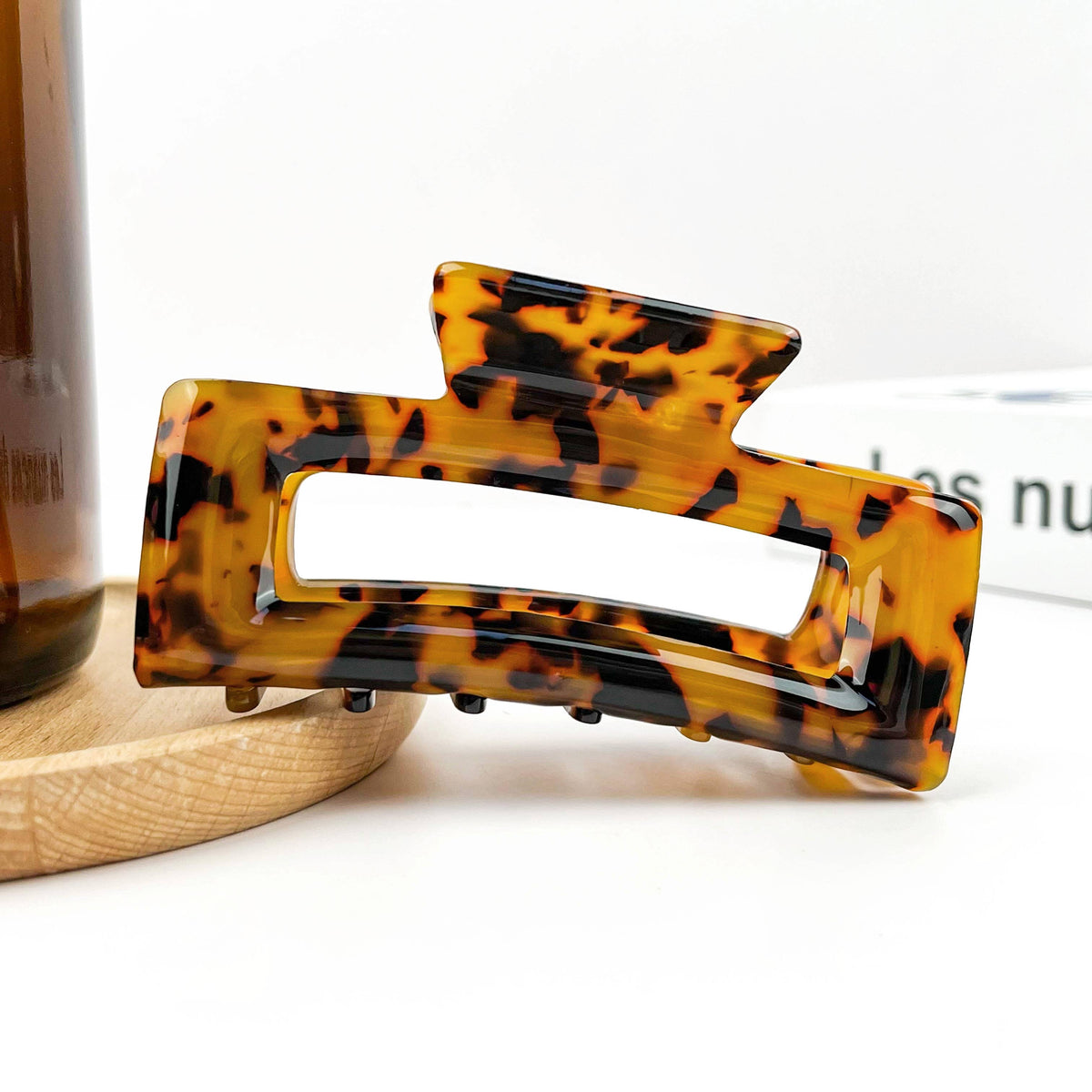 A Pretty Twist Claw Clip