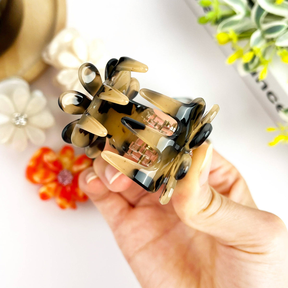 Fresh as a Daisy Claw Clip