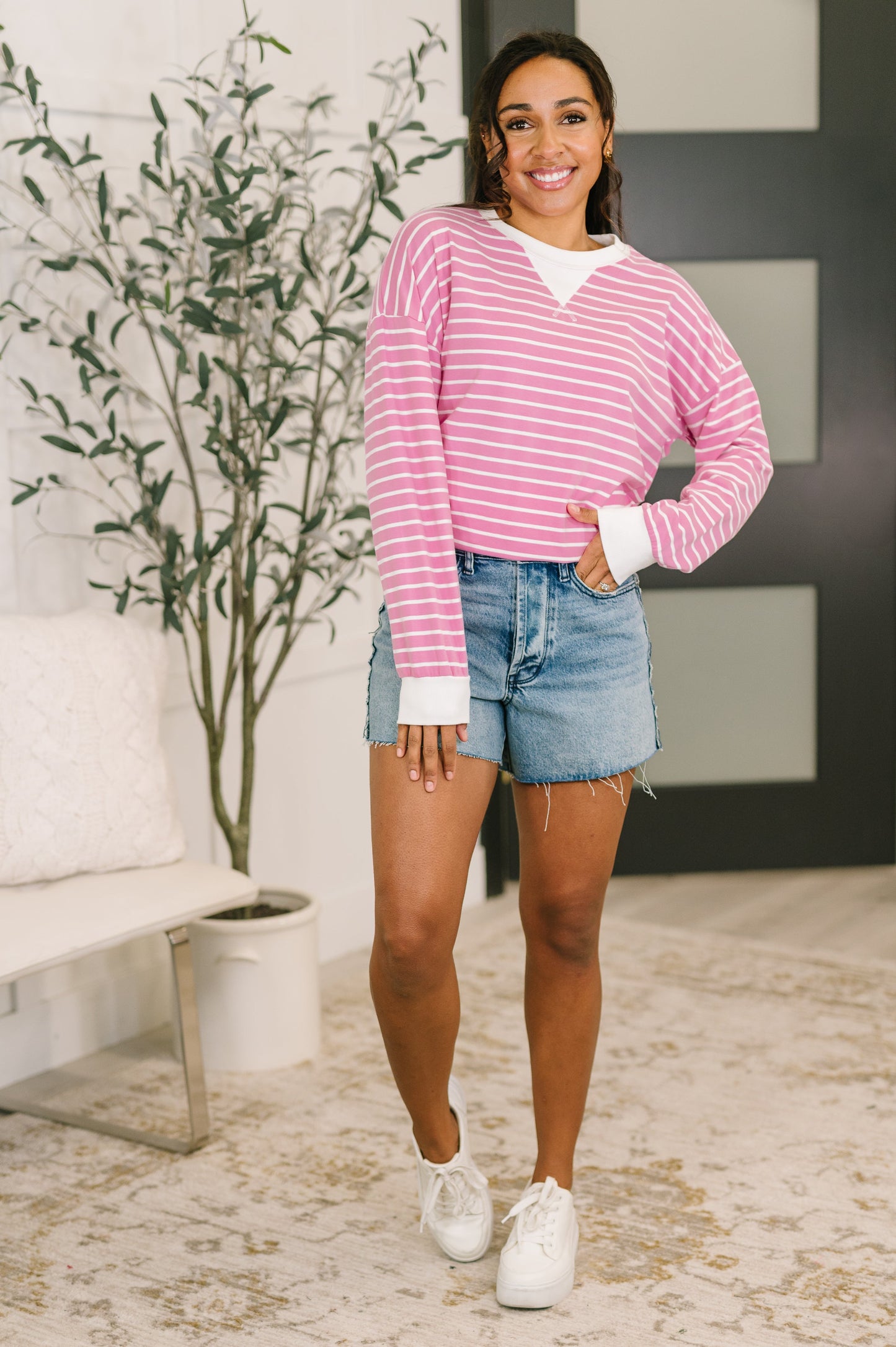 Contrast V Detail Knit Pullover in Candy Pink