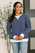 Contrast V Detail Knit Pullover in Navy