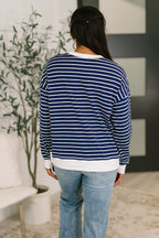 Contrast V Detail Knit Pullover in Navy