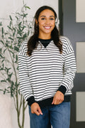 Contrast V Detail Knit Pullover in White and Black