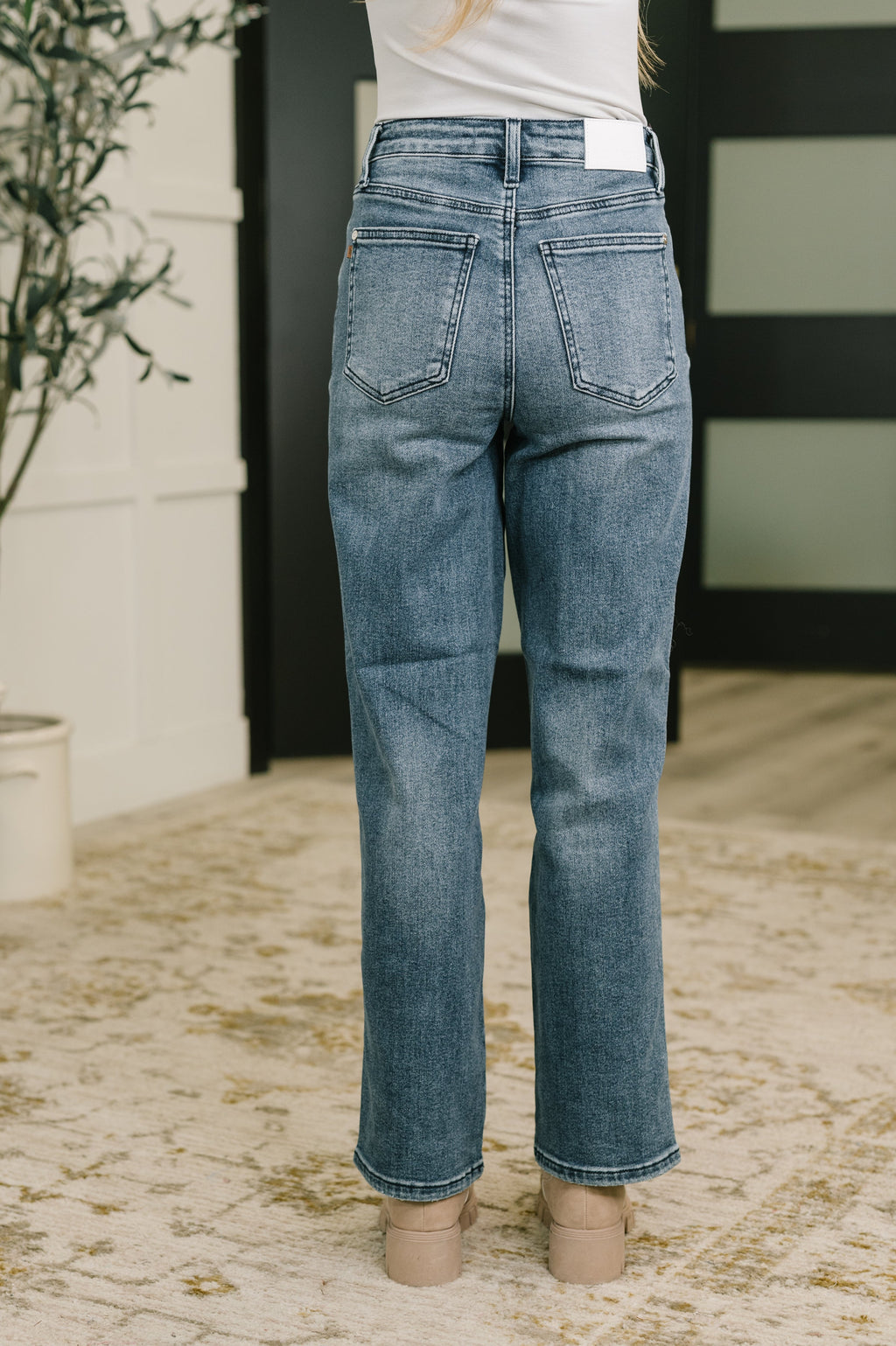 Judy Blue Carlie High Rise Straight Jeans in Everyday Indigo