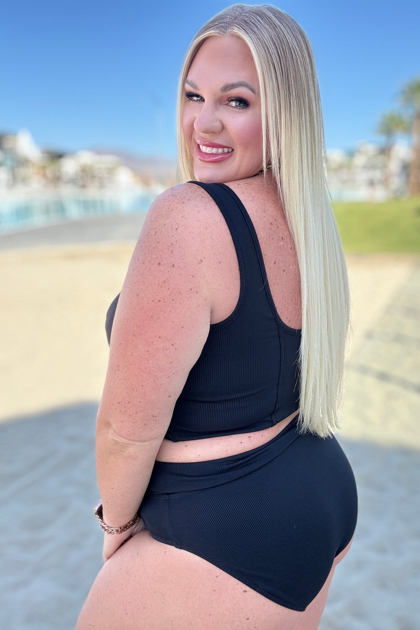 Stay Put V-Waist Swim Set