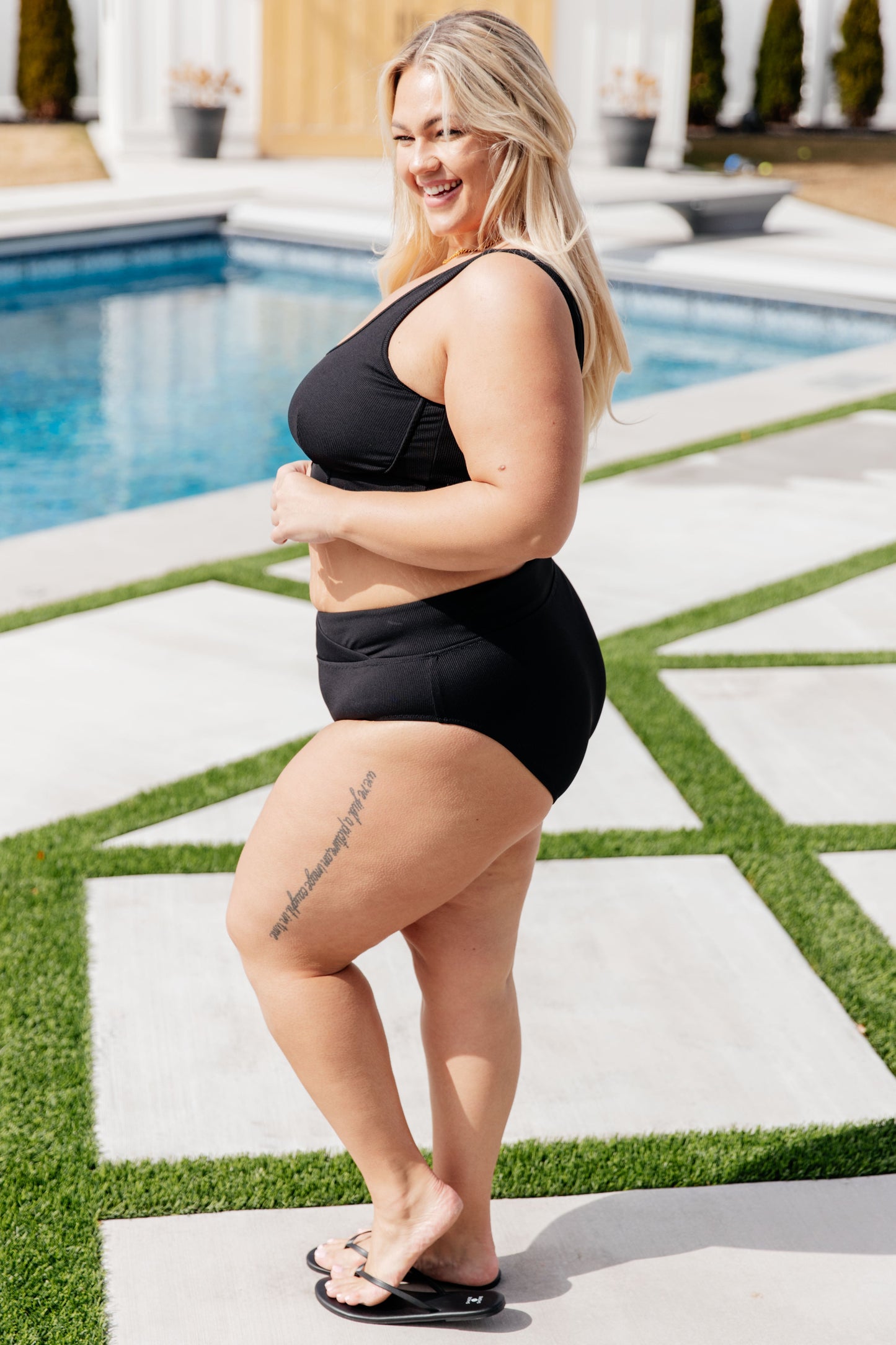 Stay Put V-Waist Swim Set