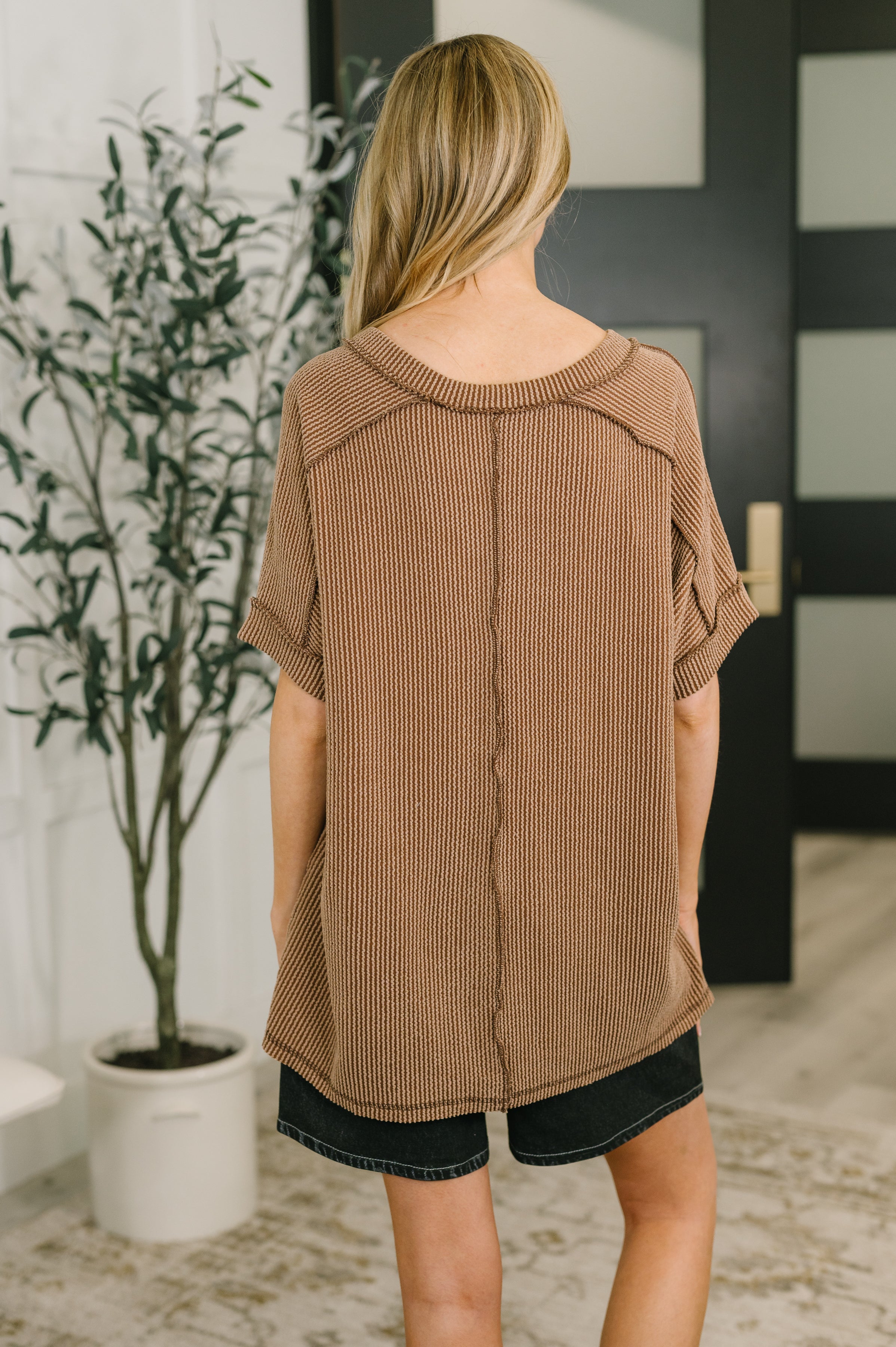 Effortless Cable Ribbed V Neck T Shirt in Brown