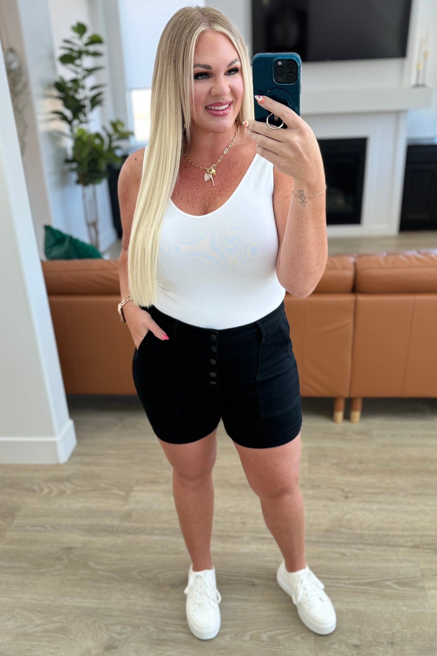 Judy Blue Reagan Trouser Shorts in Black