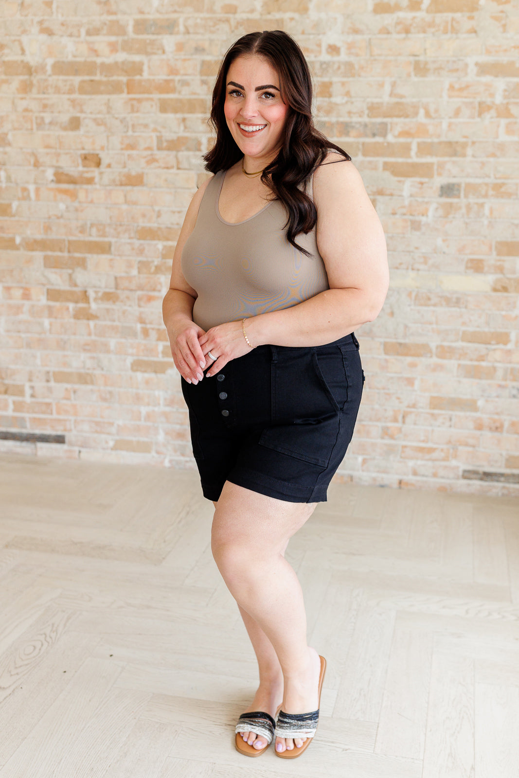 Judy Blue Reagan Trouser Shorts in Black