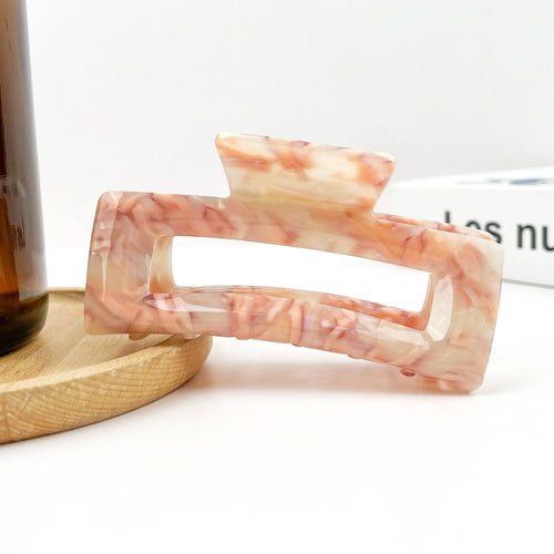 A Pretty Twist Claw Clip